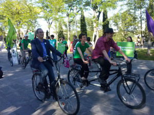 llegada de candidatos en bici
